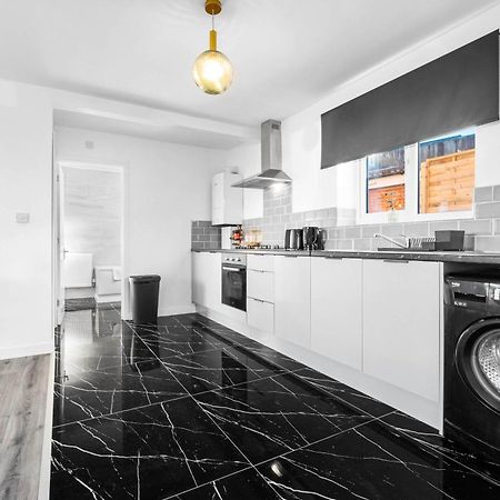Modern Apartment - Cradley Heath - Top Rated - Netflix - Wifi - 1Mh Сметуик Екстериор снимка