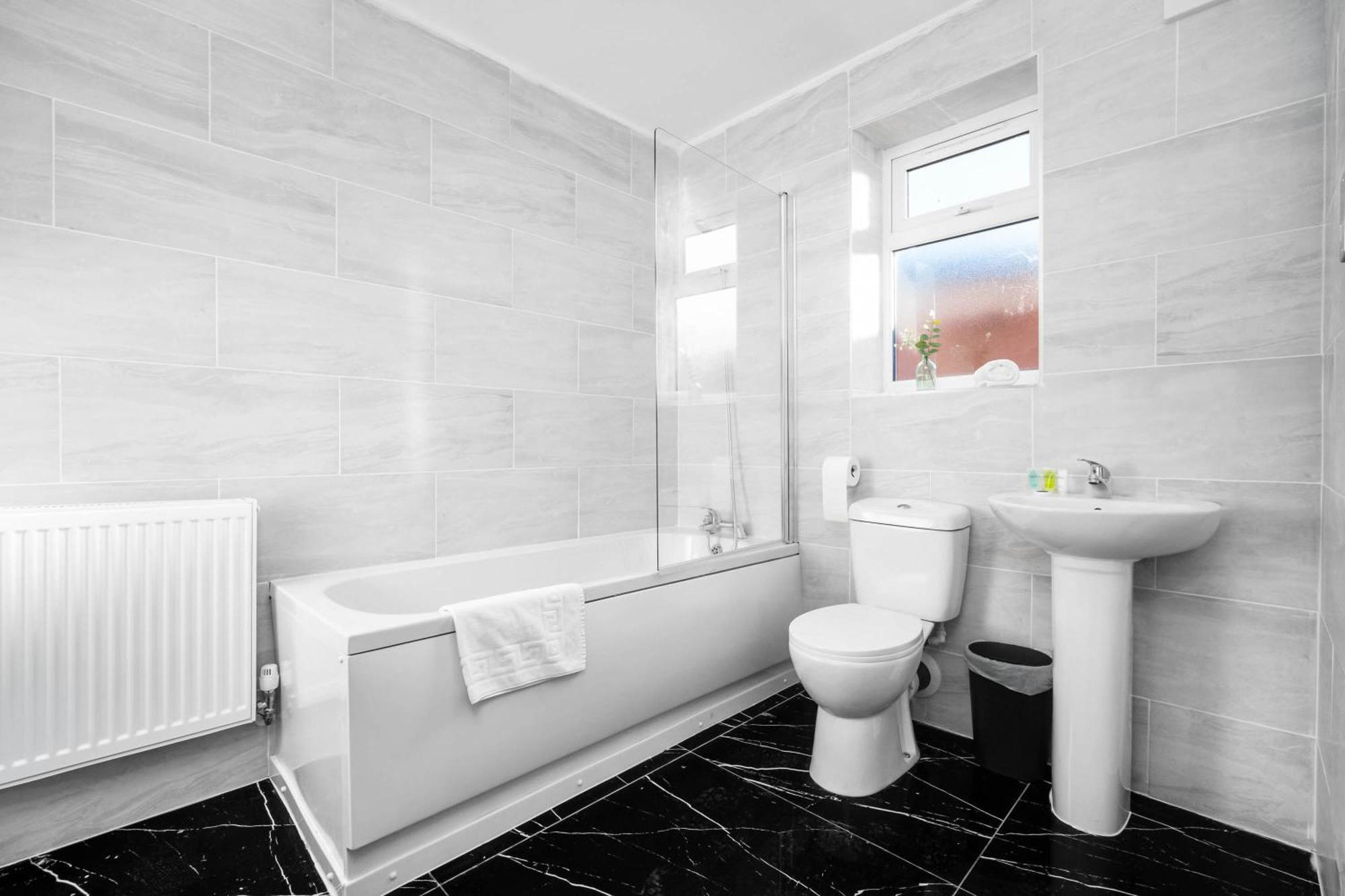 Modern Apartment - Cradley Heath - Top Rated - Netflix - Wifi - 1Mh Сметуик Екстериор снимка